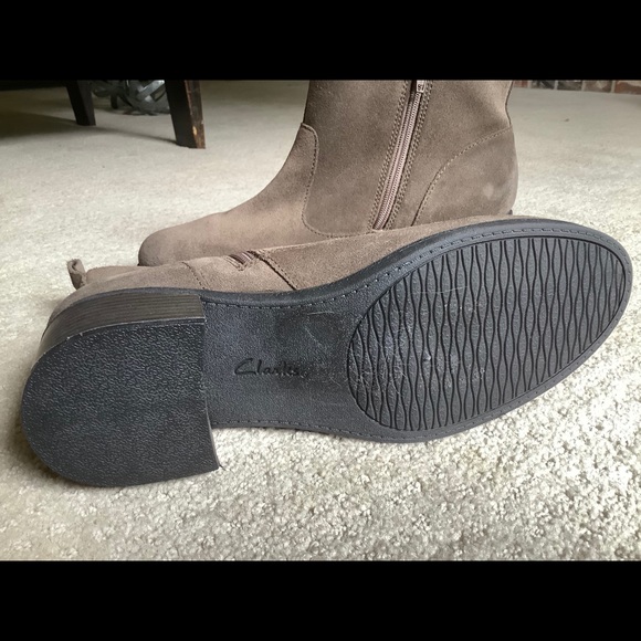 Clarks suede grey booties - Picture 2 of 3